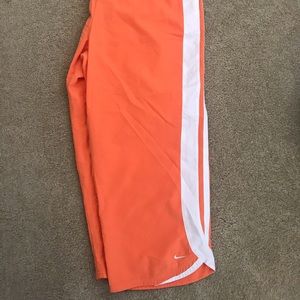 NWOT Nike XXL women’s capris 20/22